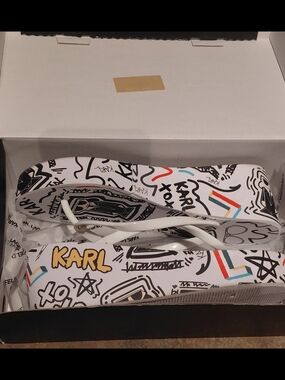 Karl Lagerfeld White Graphic Flip-Flop Platforms SZ 9